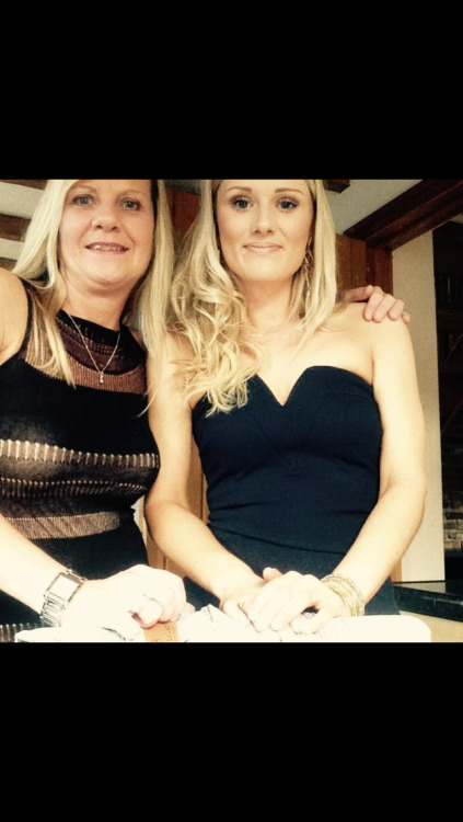 bazz88: My sexy sister and mom Very sexy!