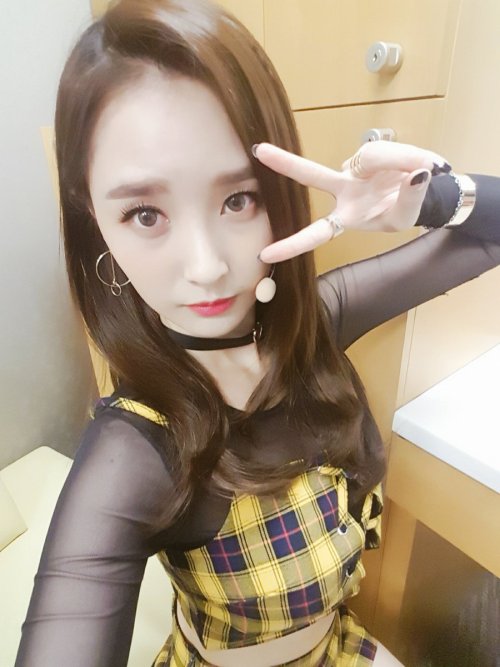 thedalshababies:161014 Woohee Twitter Update사랑하는 여러분이여 좋은 밤 따뜻한 밤 행복한 밤! 꿀 잠 주무시어요><♡-♡My belo