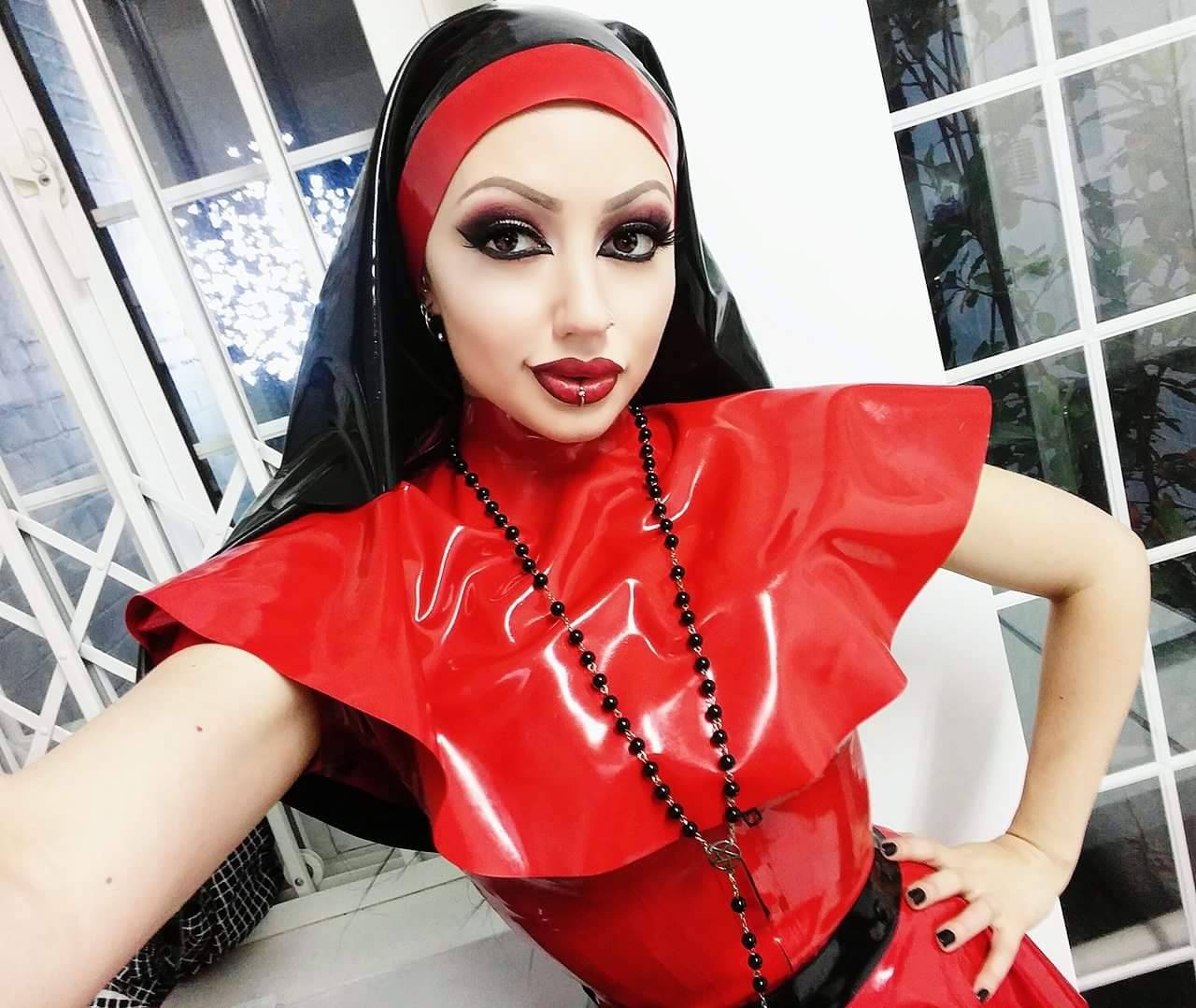 Ruby Leila Fan Of Latex Models