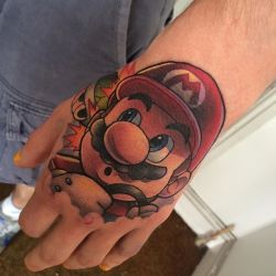 gamerink:    Mario Kart hand tattoo done by @4ndy_w4lker.
