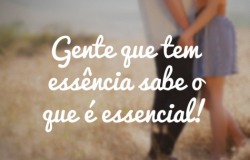 frasesdavida9:  Gente que tem essência sabe o que é essencial!