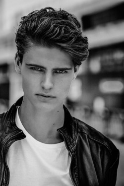 noodelsandmodelstuff:  Chris Overgaard by