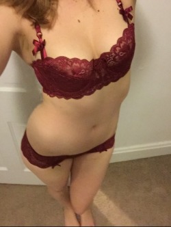 sassypants9793:  Thought I’d try a new colour with this set and I kinda like it. Even though I recently found out bras are evil 😜