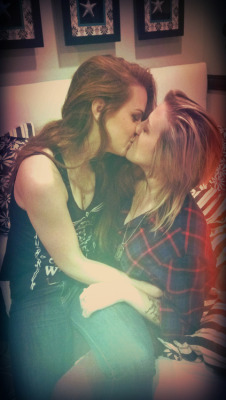 lipstick-lesbian:  ♀♡♀