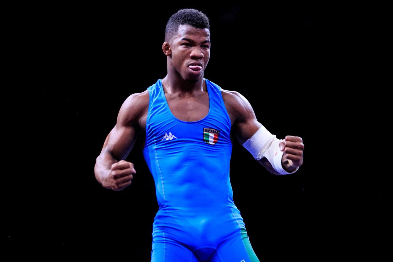 wrestlerbulge:  wrestlerbulge:  More Wrestler Bulges and Singlets HERE :P  More STRAIGHT