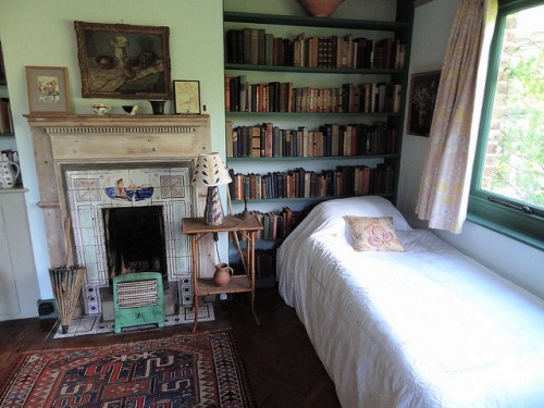 wavingtovirginia: Virginia Woolf’s bedroom  