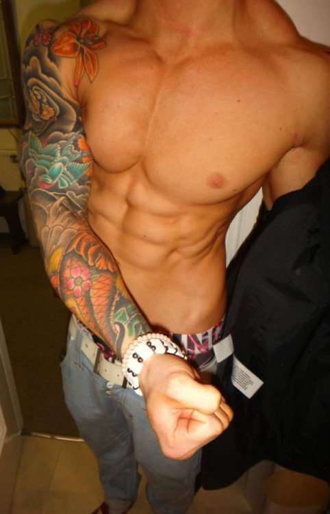 biceps50: hotguyzblog:Follow HotGuyzBlog for more like this! crazy cute You can tell a toxic and nar