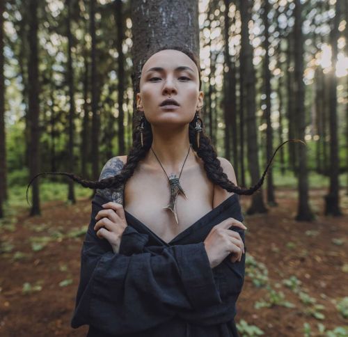 Super stunning @_wakantanka_ wearing her Antler Crystal Necklace & Earrings from #vespermoth Swi