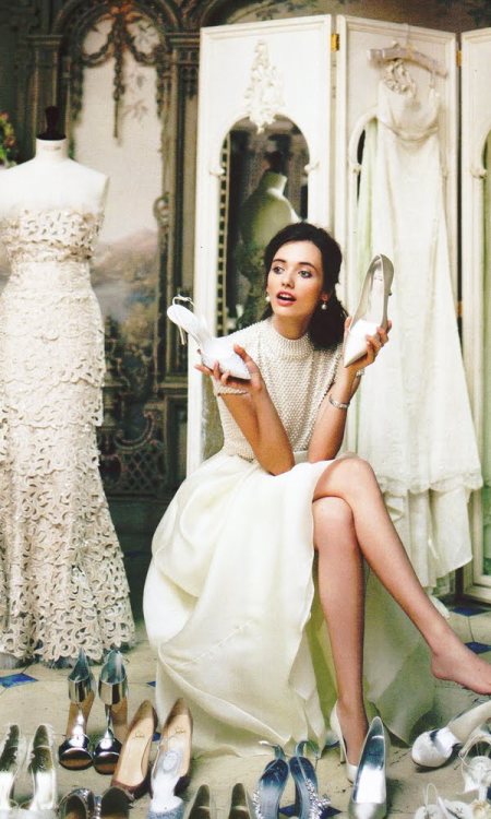 lacarolita:A multitude of romantic white beauties take center stage on this beautiful White Wedding 