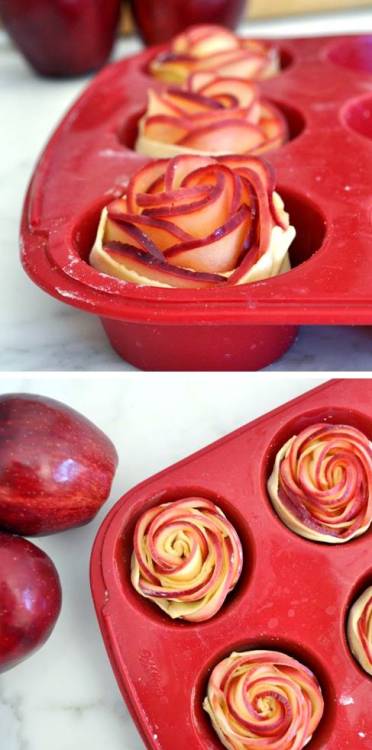 justdoitdaily-fitblr:beautifulpicturesofhealthyfood:Rose Shaped Baked Apple Dessert…RECIPEEXC