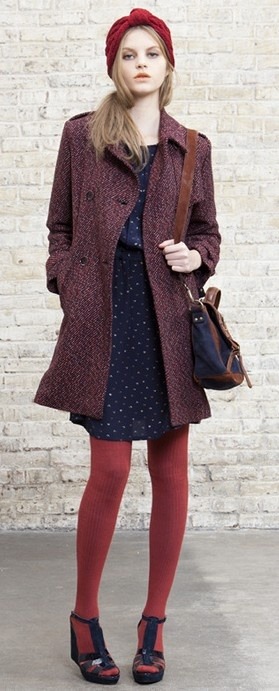 razumichin2: Dotted blue dress, maroon coat, burgundy tights(via Pin tillagd av Patrícia Dipold på F
