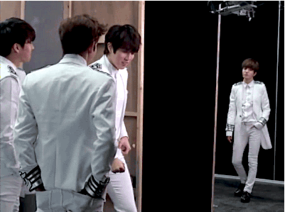 thegifmill:  Sungyeol showing off his mime skills.