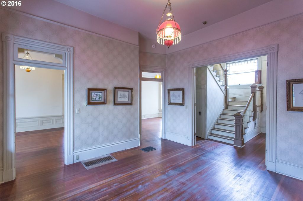 househunting:  $304,291/3 brAlbany, OR  For an old Victorian that is very well kept