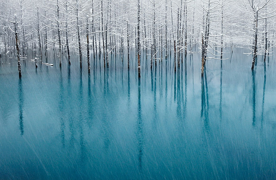 asylum-art:  Breathtaking Frozen Lakes, Oceans And Ponds, That Look Like Art  Lakes