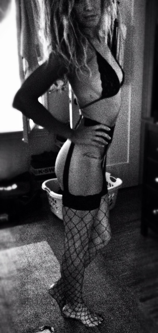 ilovethewolf:  A girls gotta do her dirty laundry