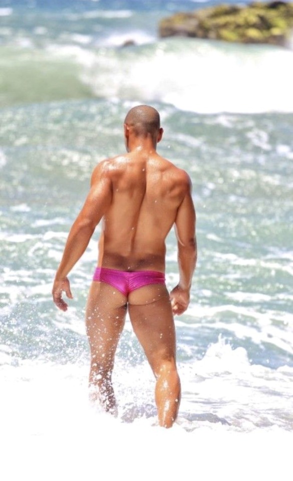 n2sheer: #men in pink