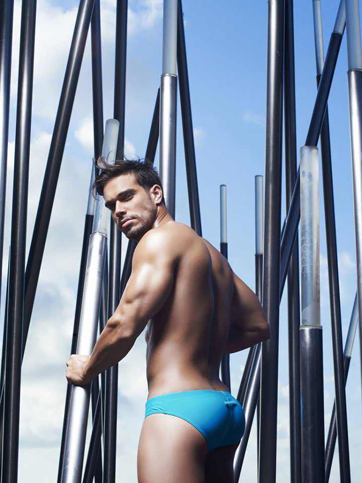briefsgalore:  Every day new hot guys showing off their body in briefs or speedos! Check