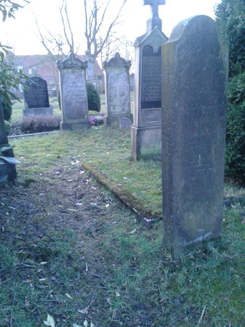 aabandoned:I went to an abandoned cemetery a while ago. It’s located in Germany. (½) 