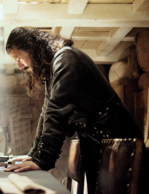 jontargaryns: ☠ John Silver in Black Sails S4 ©