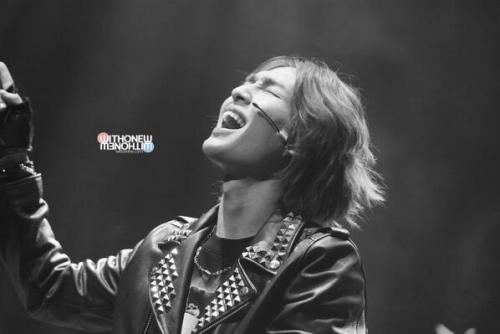bakafirefly:  Daily Dose of Onew  #174 Black and White Onew Special