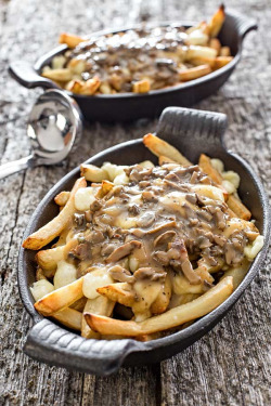 verticalfood:  Canadian Poutine with Mushroom