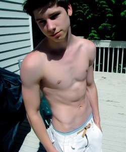 just-a-twink-again:  smooth n handsome 