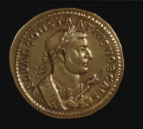 artofthedarkages:A medallion with a bust of the Roman emperor Constantius Chlorus holding a consular