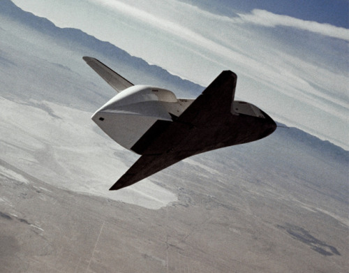 humanoidhistory:September 26, 1977 – The prototype Space Shuttle Enterprise flies free after being released from NASA’s 747 shuttle carrier. (NASA)