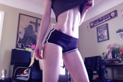 camdamage:  shorts weather aka accidentally showing off your bdsm-related bruises to everyone weather ♥