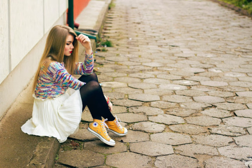 tightsobsession:  Rainbow sweater. Via D E A N E R I S.