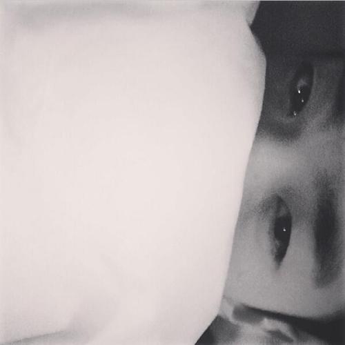 itsbap:   bangstergram: Sueña con los ángeles  Literal translation is ‘dream with angels’, but it also means ‘sweet dreams’. 