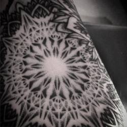 noksi33:  Cool one from yesterday at @common.ground.tattoo on Sebastien. Thanks again ! #noksi #dotwork #sacredgeometry #tattoo #mandala #mandalatattoo #commongroundtattoo  (à Common Ground Tattoo)