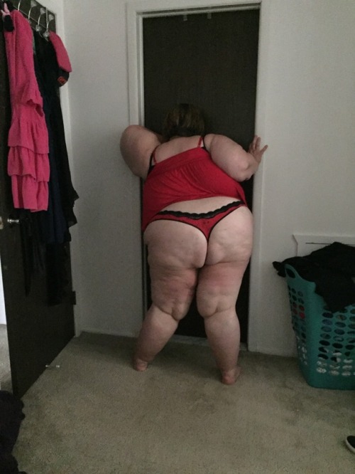 khansrevenge81:Wife all dressed in red!
