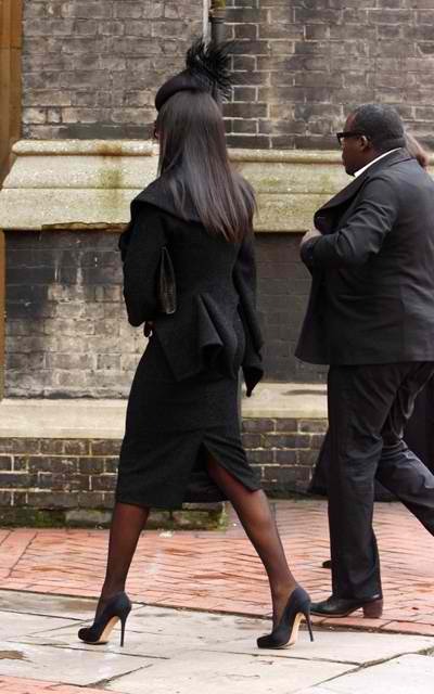 strictwidow:  Leggy Ladies a must for slaves and leglovers….go to forum!LeggyLadies