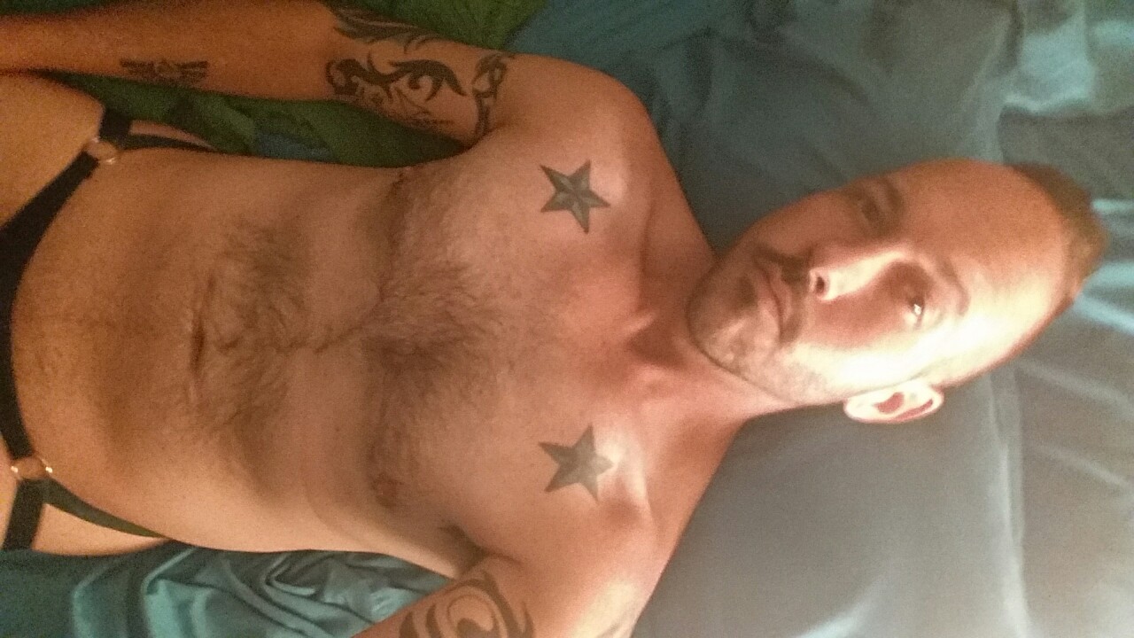 porkchop69yum:  Could use a sub taking care of my feet right now
