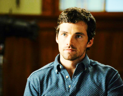 ezriasupport:  Ian Harding - The PLL Halloween Fan Appreciation Special  God I love your stubble. 