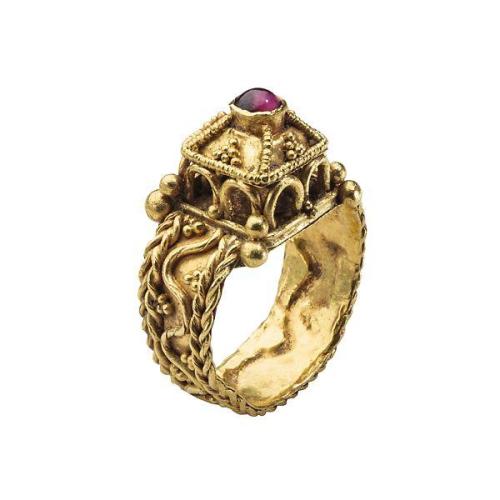 historyarchaeologyartefacts:Merovingian Architectural Ring, 6th Century, France, [600x600]