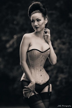 sexy-in-corset:  Corset   corsets
