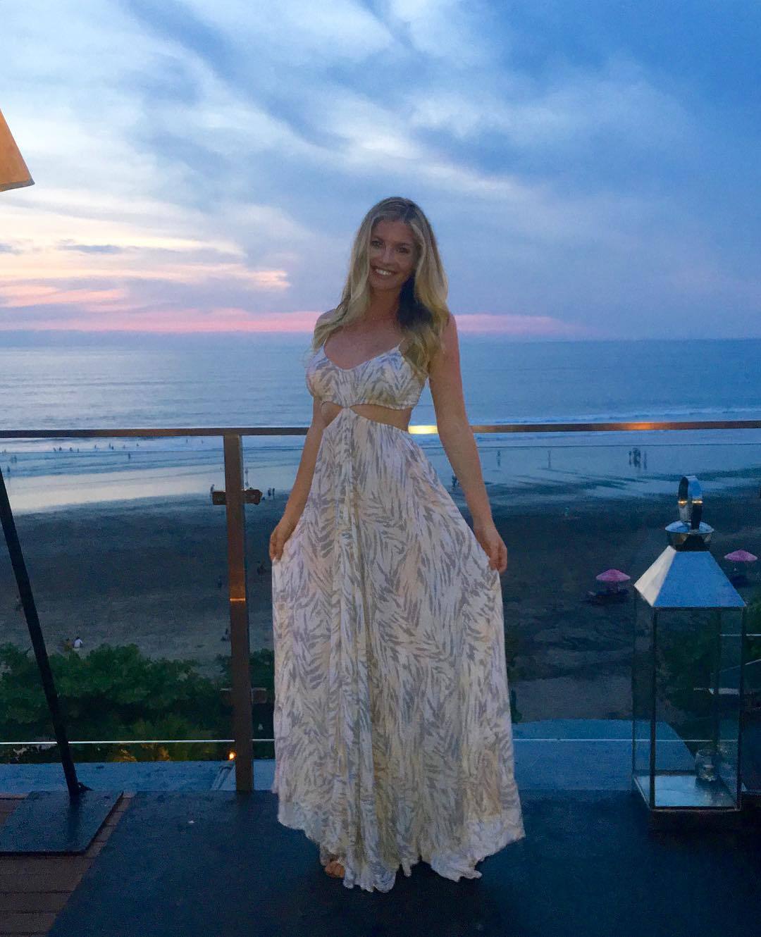 A gorgeous Bali sunset and incredible cuisine at @moonlitebali 😍 not only a great