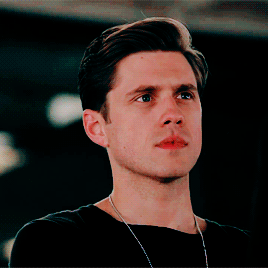 aarontveit:  RANDOM MIKE WARREN GIFS: 178 / ∞