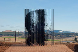 asylum-art-2:  Awesome Nelson Mandela SculptureMore About the Mandela Capture Site The Nelson Mandela Capture Site marks the spot, on the R103 road near  the town of Howick in South Africa’s KwaZulu-Natal province, where  Nelson Mandela was captured