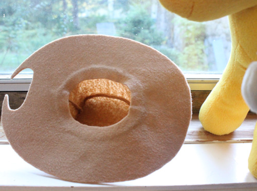 Applejack V2! With a felt hat, this time around. She’s up for sale on my friend/collaborator's