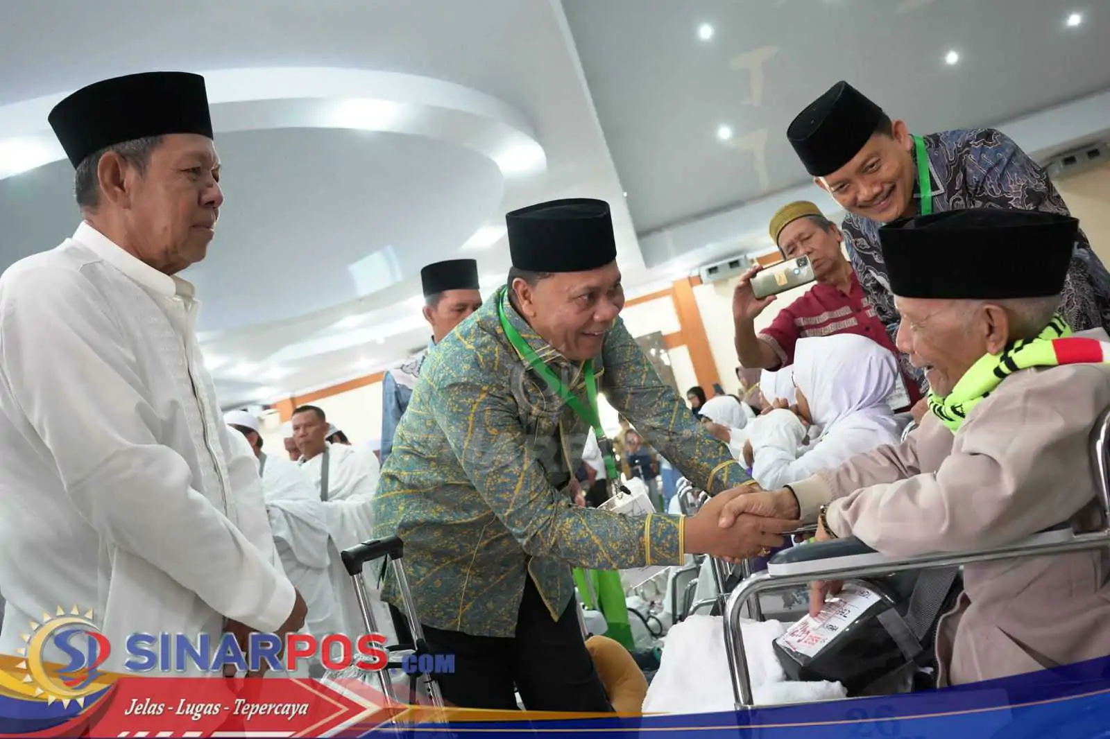 Kloter 23 Embarkasi Medan Bertolak ke Tanah Suci, Dua Jemaah Calhaj Tunda Keberangkatan Karena Sakit
