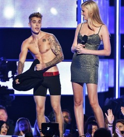 celebrtybulges:  Justin Bieber strips down to his underwear on stage during NYFW