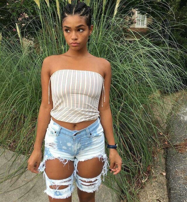 cumshawtyy:  Black beauty 😍😩   Ig: Sarahmalual_