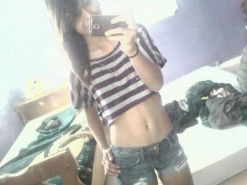 snapchatsluts1:  Beautiful  Use the tag to find more cockteasing babes
