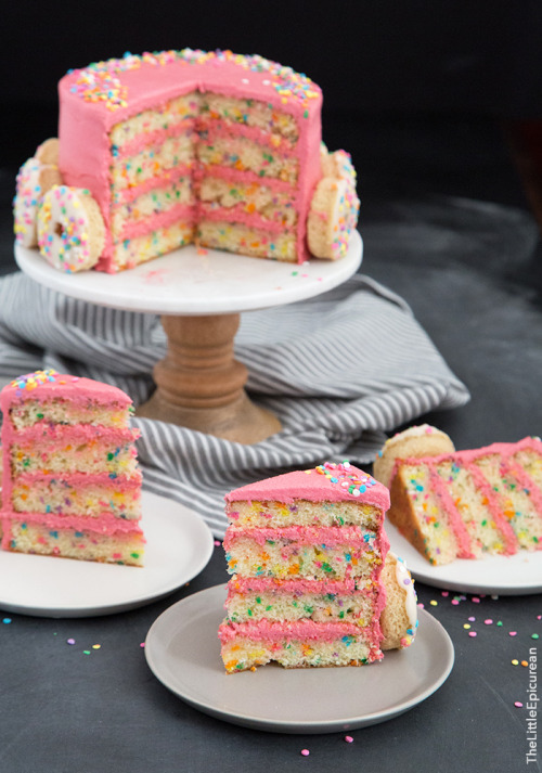 sweetoothgirl: FUNFETTI DOUGHNUT CAKE