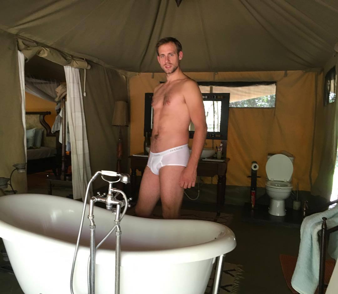 adamasztalos:  I just had a wonderful full body massage to start the day in the very