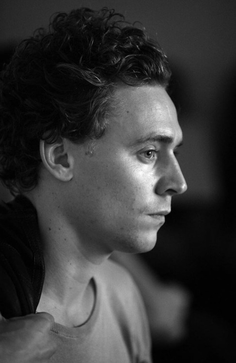 Tom Hiddleston behind the scenes of Donmar Warehouse’s Othello, by Marc Brenner (2007)