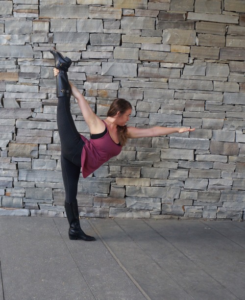 Autumn yoga in North Carolina. Photography: @adrianhummellyoga